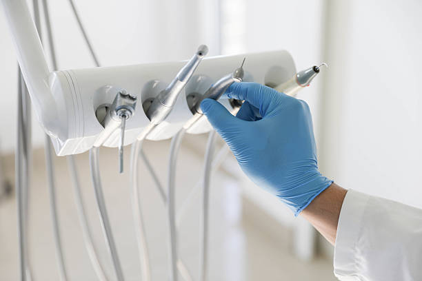 Professional Emergency Dentist technician working in Oak Leaf, TX